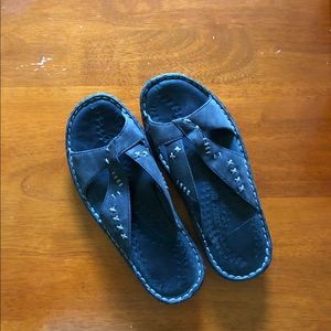 Women’s Keen Black Slides size 8.